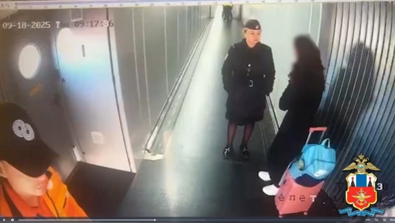 Напали на меня сзади: авиадебоширка, летевшая в Южно-Сахалинск, обвинила в конфликте полицию