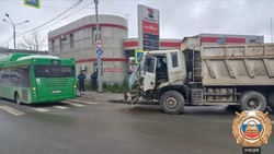 Пассажир автобуса пострадал в ДТП с грузовиком в Южно-Сахалинске 9 ноября