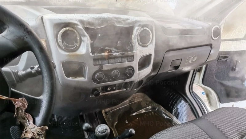 «Газель» вспыхнула на улице Комсомольской в Южно-Сахалинске