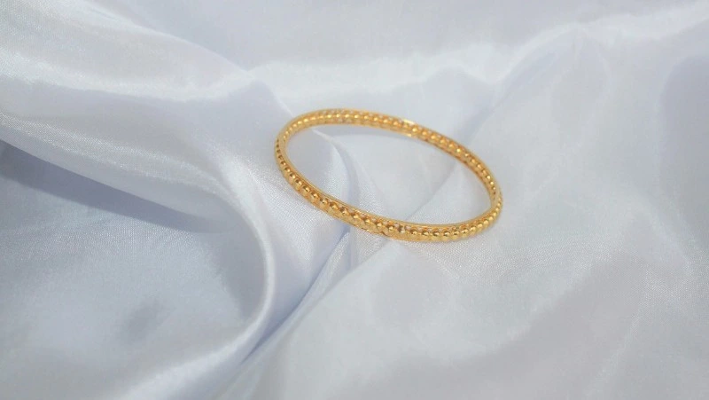 Житель Южно-Сахалинска «прихватил» золотой браслет у школьного сторожа