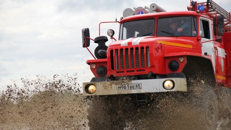 Гараж горел больше двух часов в селе Красногорск утром 10 октября