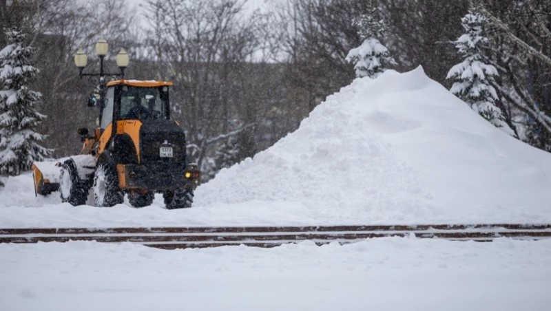 Коммунальщики Южно-Сахалинска вывезли из города 500 футбольных полей снега