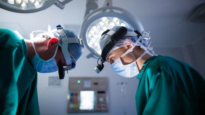 Проглотившие опасные предметы дети выжили благодаря врачам в Охе