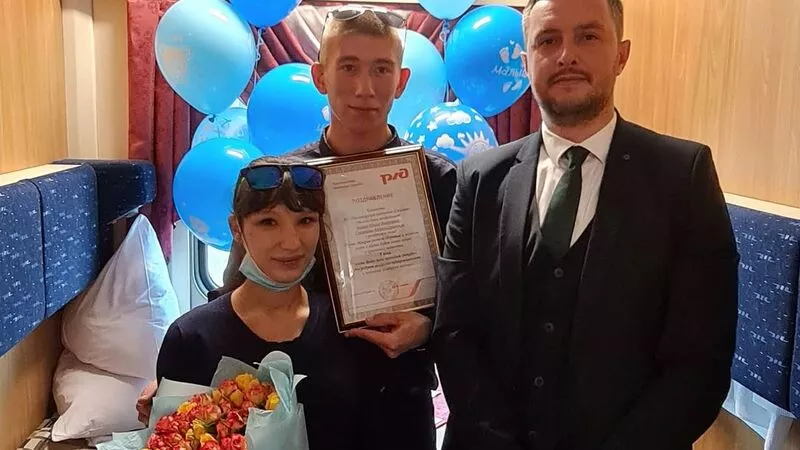 Родившая в поезде сахалинка вернулась домой