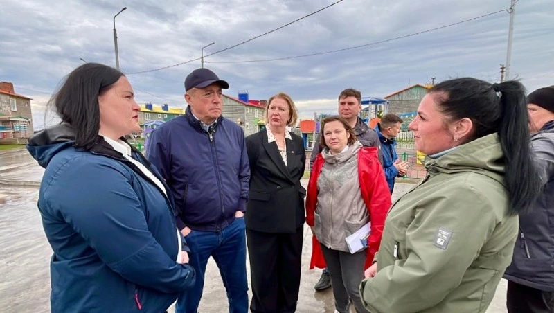 Детский сад и медицина: губернатор побывал на Курилах