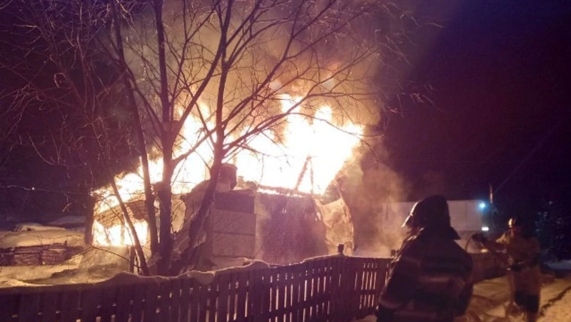 Двадцать пожарных тушили на протяжении 10 часов жилой дом в Поронайске