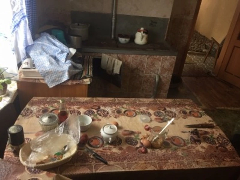 Пенсионера обвиняют в убийстве собутыльника 20 ударами ножа на Сахалине