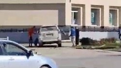 Автомобиль вылетел с дороги на улице Комсомольской в Южно-Сахалинске