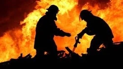 Спасатели потушили пожар на улице Чехова в Южно-Сахалинске 