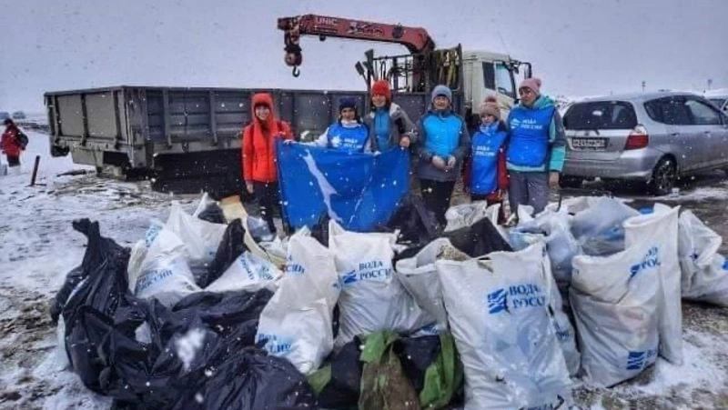 Сахалинские джиперы прибрали после зимы берег рыболовной реки