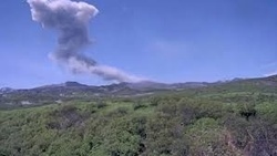 На вулкане Эбеко произошел выброс пепла