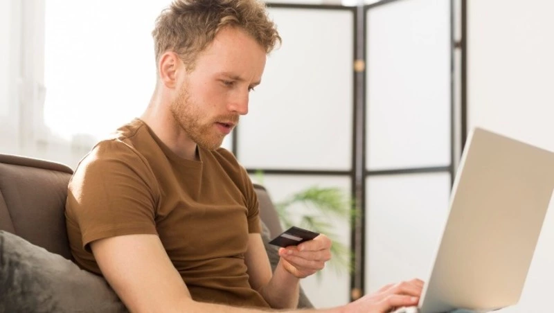 Житель Корсакова украл у девушки два дорогих планшета 