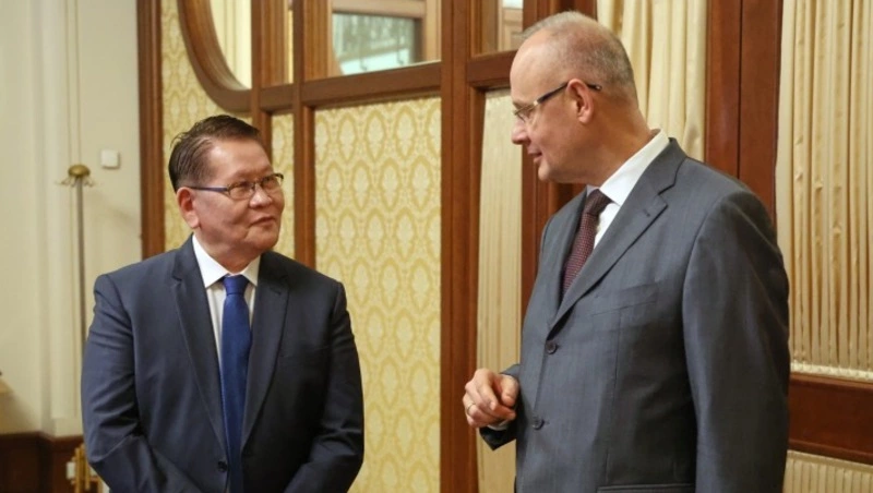 Премьер-министр Гомбожавын Занданшатар возглавит делегацию Монголии на ВЭФ-2025