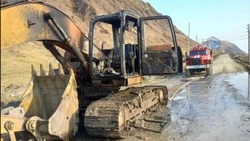 Экскаватор с неисправной топливной системой вспыхнул в Невельском районе