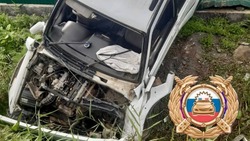 Пьяный водитель Mazda Levante протаранил забор частного дома в Холмском районе