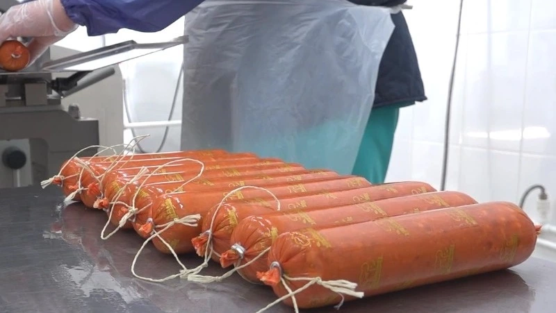 Смотр спецтехники / Миникольца и столбики на дорогах — Центр внимания 23 марта