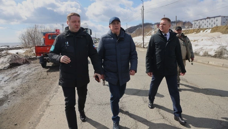 В Макаровском округе проверили дороги и подвалы