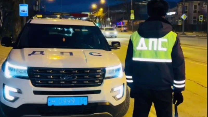 Восемь водителей не пропустили пешеходов на «зебре» за сутки на Сахалине и Курилах