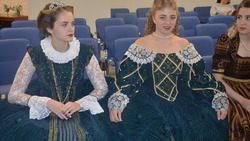 В Южно-Сахалинске показали моду эпохи Романовых
