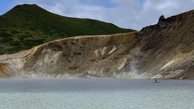 Ученые рассказали об опасностях озера Кипящего на Кунашире