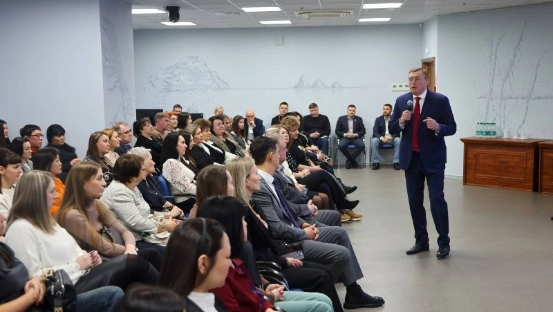 Валерий Лимаренко обсудил с волонтерами инициативы сахалинцев