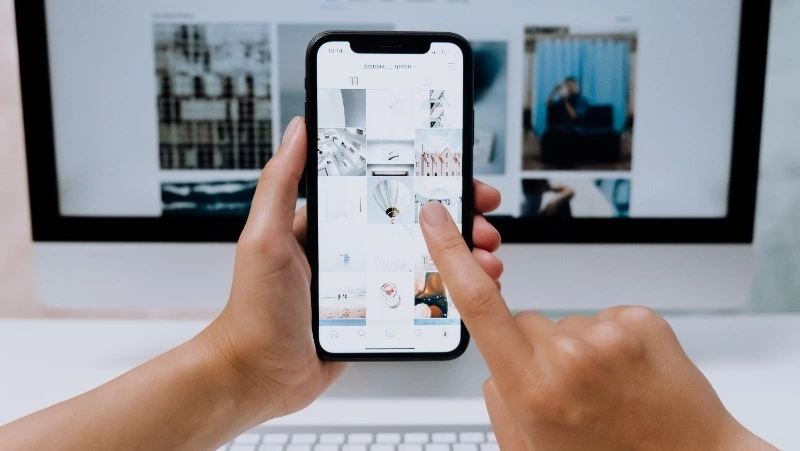 Мошенничество на COVID-сертификатах, отказ РПЦ от крещенских купаний: главные новости России на утро понедельника