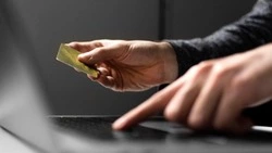 Жительница Курильска потеряла 4 млн рублей в попытке разбогатеть на драгметаллах 