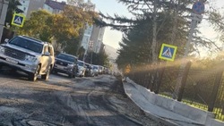 Водители Южно-Сахалинска встали в пробку возле парка после снятия кольца