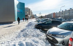 Торговые центры Южно-Сахалинска не чистили свои территории от снега и льда