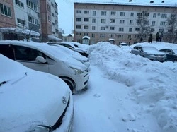 SKR-SOS: огромные сугробы во дворах испортили «романтику» жителям Южно-Сахалинска 