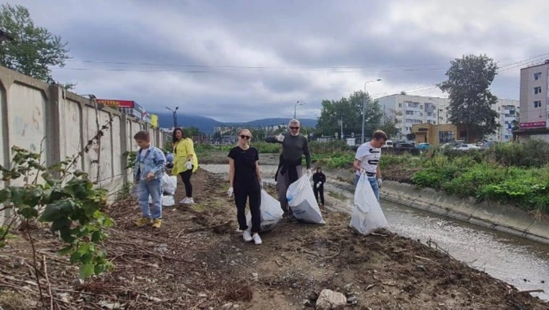 Жители Южно-Сахалинска вывезли с ручья Пригородного 10 мешков мусора 