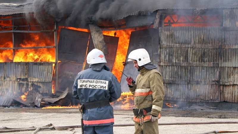 Сахалинцы не дают пожарным отдыхать