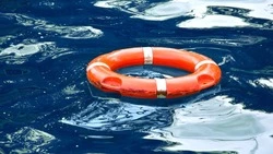 Матроса затянуло в море крабовой ловушкой на Сахалине: мужчина погиб