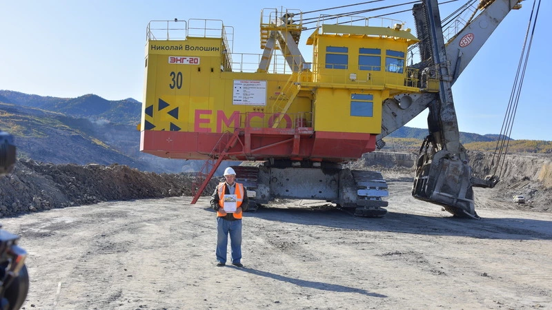 Карьерному экскаватору впервые присвоили имя ветерана угледобывающей отрасли на Сахалине