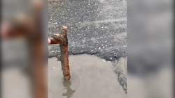 Автомобилисты нашли яму, на которой теряют колеса жители Южно-Сахалинска