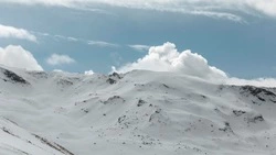 Сход лавин возможен в четырех районах области и Южно-Сахалинске с 28 по 30 марта