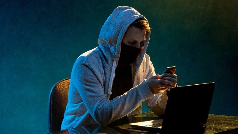 Пенсионерка из Смирных решила заняться инвестициями и лишилась полумиллиона рублей