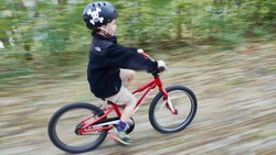 Парень украл велосипед у ребенка в Шахтерске