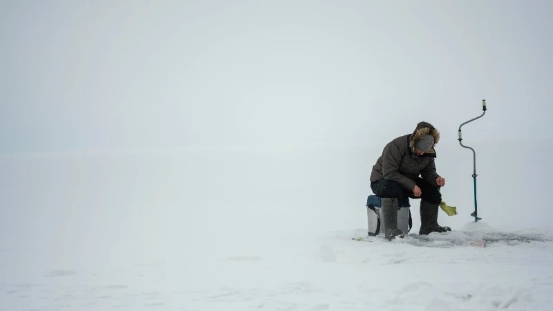 Льдину с рыбаками унесло от берега в районе Охотского