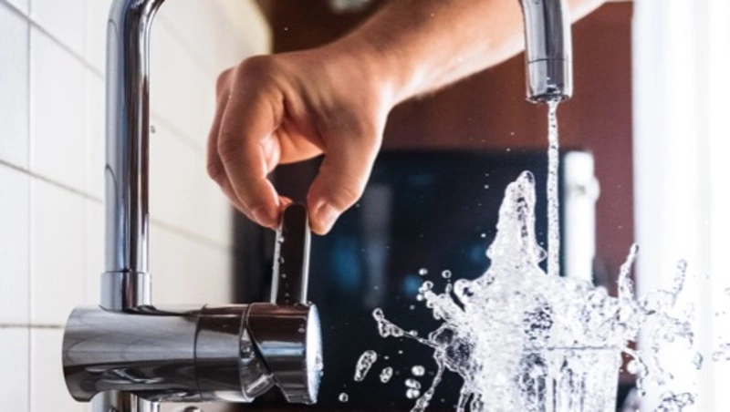 Холодную воду отключат сразу на пяти улицах Южно-Сахалинска ночью 29 сентября 