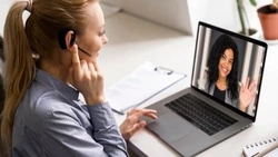 SuperJob: на онлайн-собеседовании мужчины чаще включают камеру, чем женщины