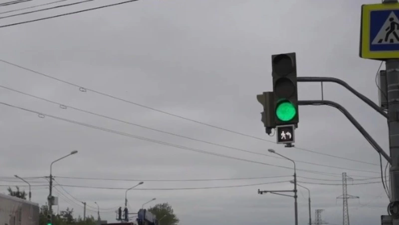 Первый «умный» светофор заработал в Южно-Сахалинске