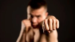 Заигрались в 90-е: в Корсакове после похищения человека его родственники ответили обидчикам тем же