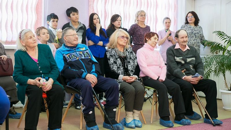 «Вольные музыканты» подарили двоим южносахалинцам акустические гитары