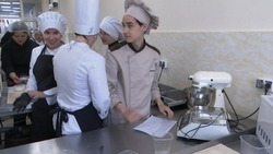 Школьники Сахалина освоят профессии повара и кондитера в техникуме сервиса