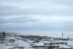 Бесстрашная сахалинка открыла сезон купания в Охотском море