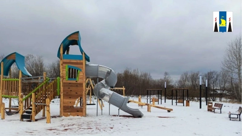 В селе Ясном открыли новую детскую площадку