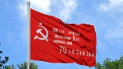 Год назад слесарь из Тымовского напился на праздник и растоптал Знамя Победы, мужчину осудили