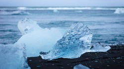  Рыбаков предупредили об опасности выхода на лед в заливе Мордвинова 12 февраля