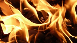 Трава и столб горели на Сахалине вечером 30 апреля